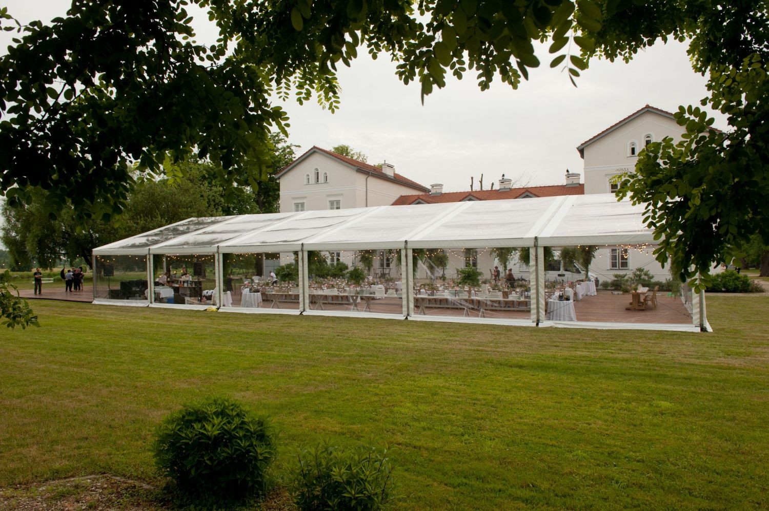 wynajem namiotów weselnych