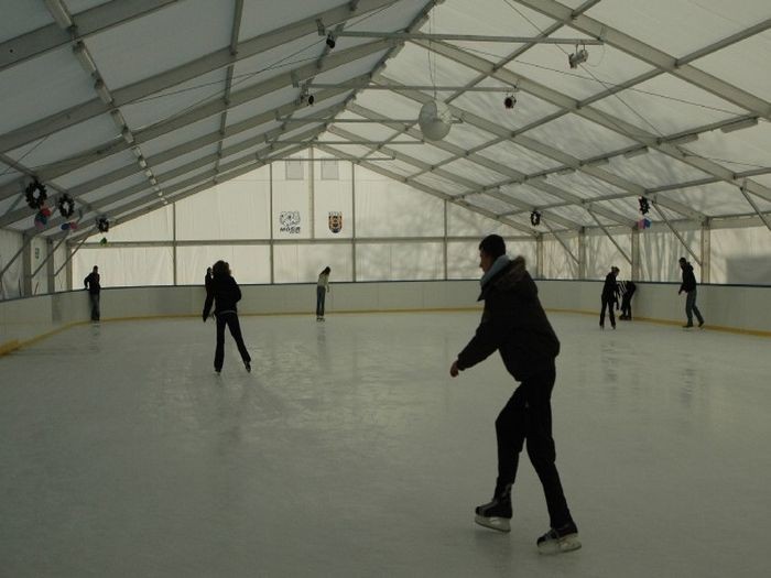 Wynajem namiotów dla hal sportowych