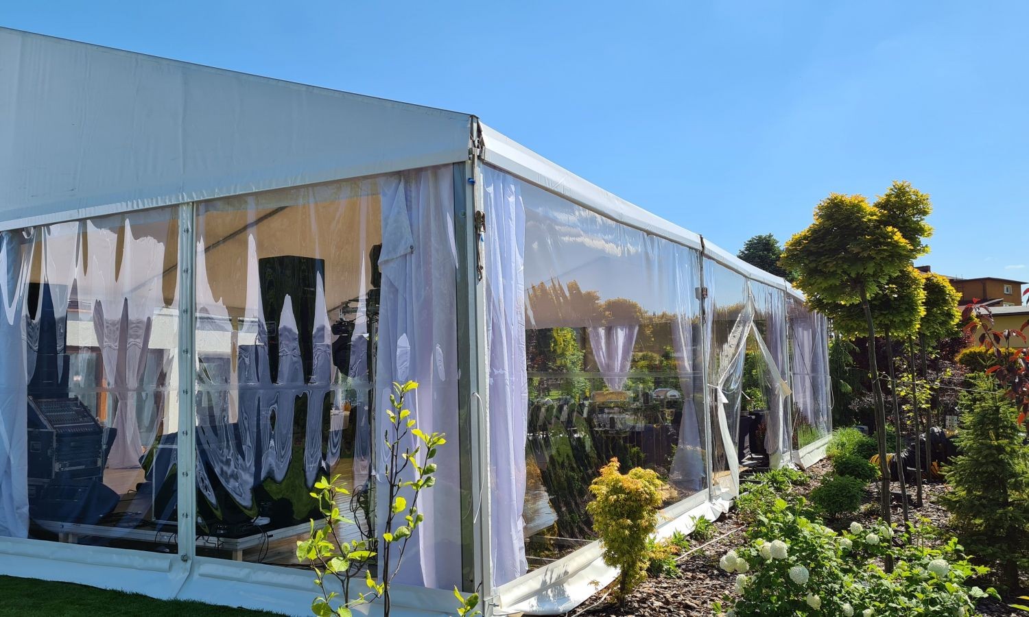 Namioty transparentne